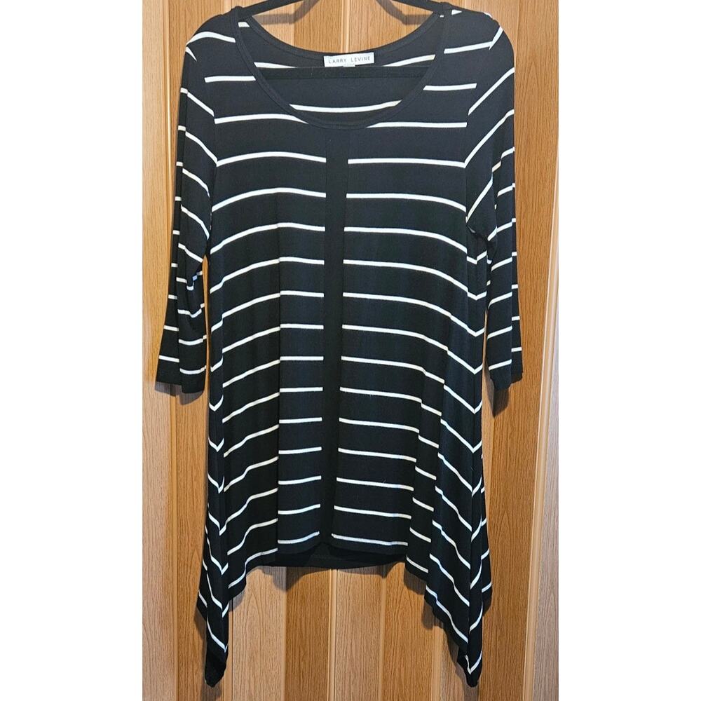 Larry Levine Medium  Pullover sharkbite striped.
